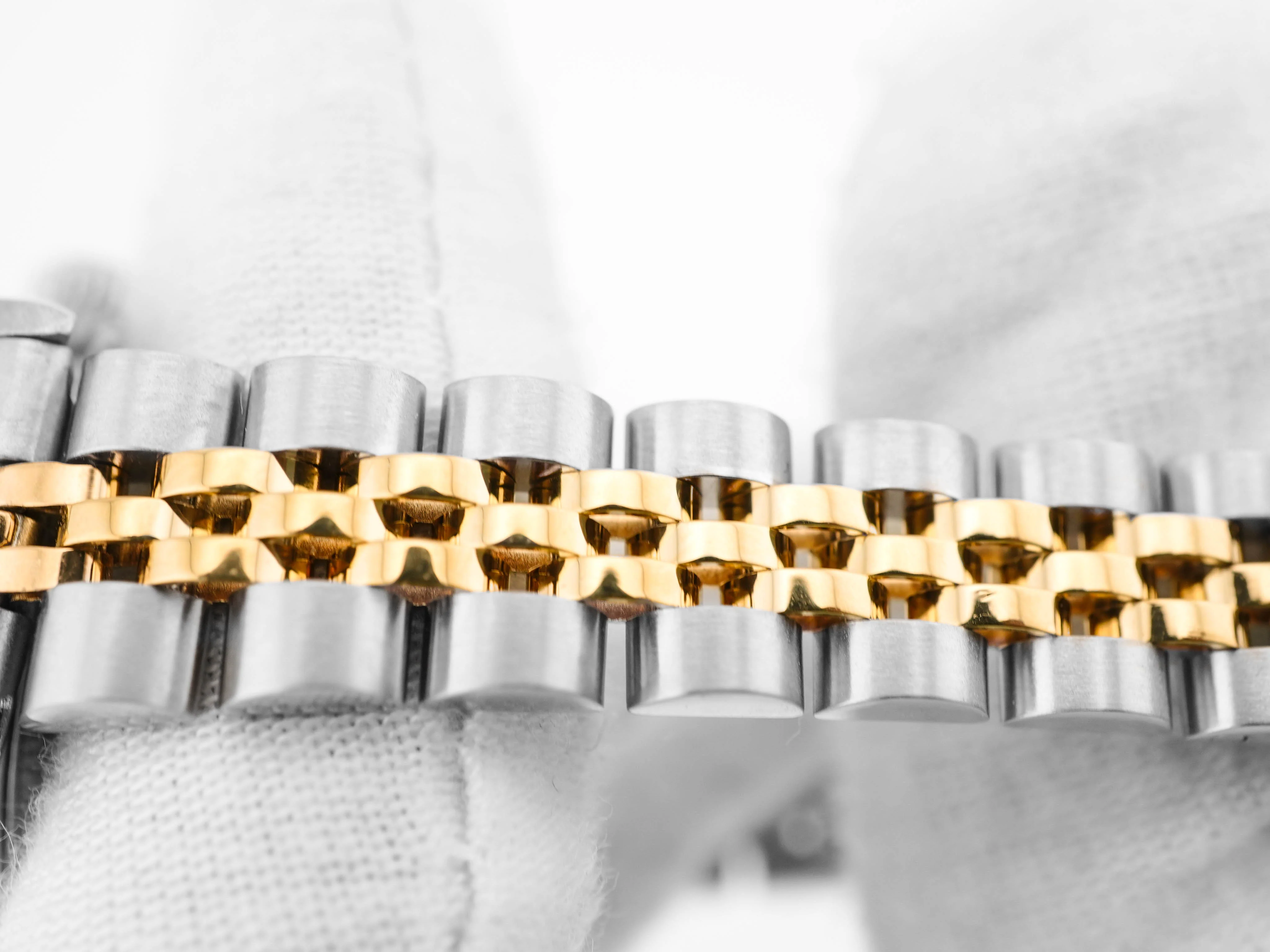 Rolex 79173 Lady-Datejust 26 mm Champagne Diamond Dial Jubilee Bracelet Box and Papers 1999 - Image 6